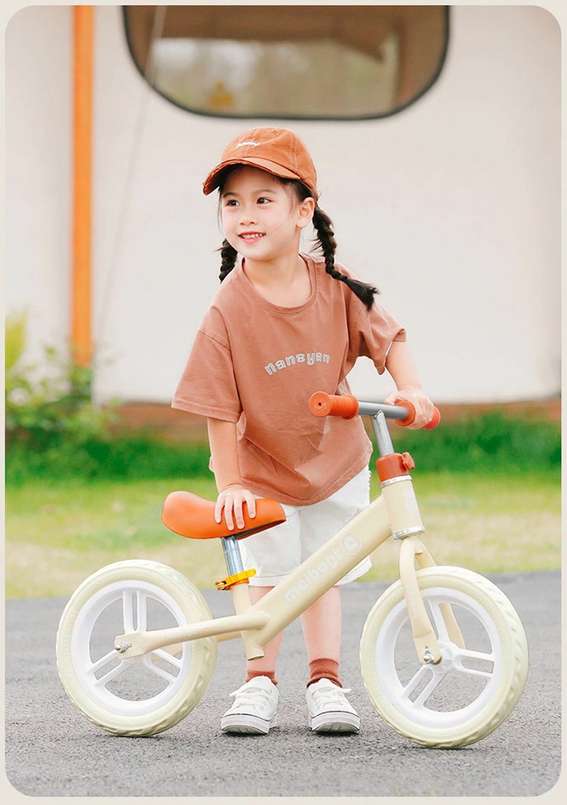 ニ輪車 足けり 足けりバイク キッズ自転車 自転車 ペダルなし自転車 乗用玩具 外遊び 屋外 バランス感覚 乗り物 おもちゃ 知育玩具 子供 入園 プレゼントの画像