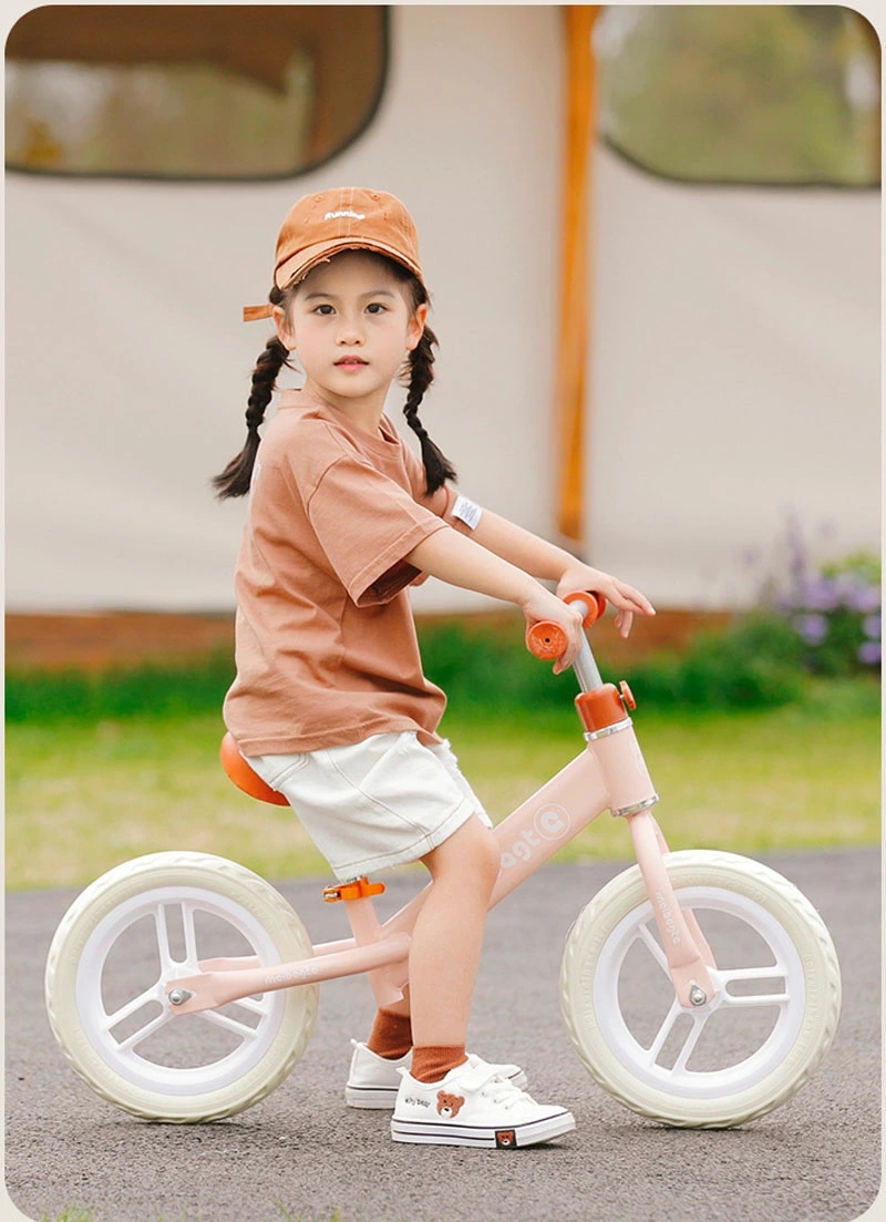 ニ輪車 足けり 足けりバイク キッズ自転車 自転車 ペダルなし自転車 乗用玩具 外遊び 屋外 バランス感覚 乗り物 おもちゃ 知育玩具 子供 入園 プレゼントの画像