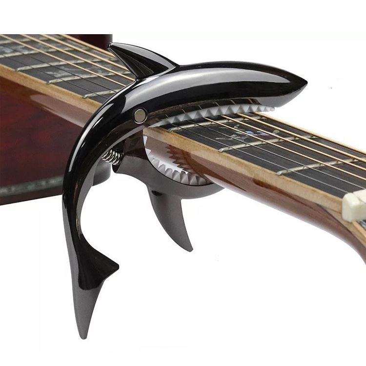 国内正規総代理店アイテム アルミ合金 軽量 カポタスト アコギ用 ギター ウクレレも可 5色あり シルバー