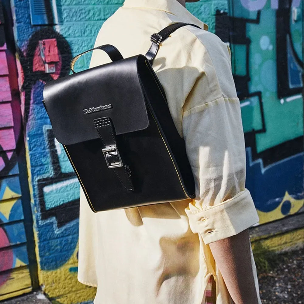 Dr.Martens リュック・バッグパック Kiev Leather Box Laptop Backpack in Black | Dr. Martens