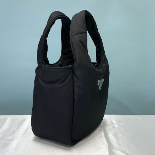 PRADA■ソフトパデッドRe-Nylonミニバッグ ショルダー付き PRADA ソフト Re-Nylonパデッド ミニバッグ ショルダーバッグ