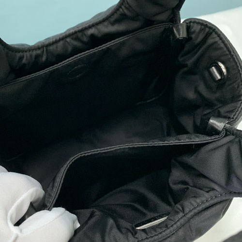 【即発】PRADA ソフト Re-Nylonパデッド ミニバッグ 1BA359RCCJ 即発】PRADA ソフト Re-Nylonパデッド ミニバッグ 1BA359RCCJ