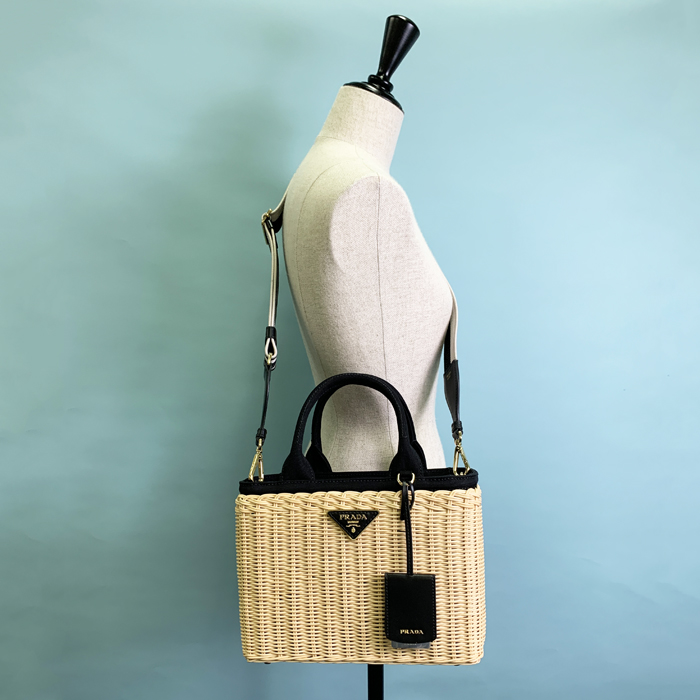 ギフトにも♪【国内発送☆PRADA】ストローxレザー トートバッグ