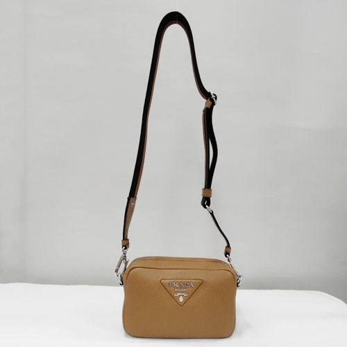 PRADA プラダ　チェーンバッグ　ショルダーバッグ　斜めがけバッグ　ブラウン PRADA プラダ チェーンバッグ ショルダーバッグ 斜めがけバッグ