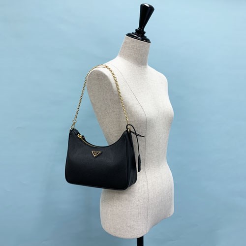 PRADA プラダ ショルダーバッグ Re-Edition 2005 レザーバッグ