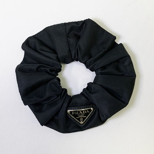 【即発】PRADA Re Nylon シュシュ 1IF0152DMI 即発】PRADA Re Nylon シュシュ 1IF0152DMI (PRADA/ヘア