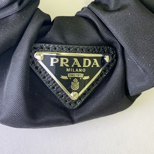 【即発】PRADA Re Nylon シュシュ 1IF0152DMI 即発】PRADA Re Nylon シュシュ 1IF0152DMI (PRADA/ヘア