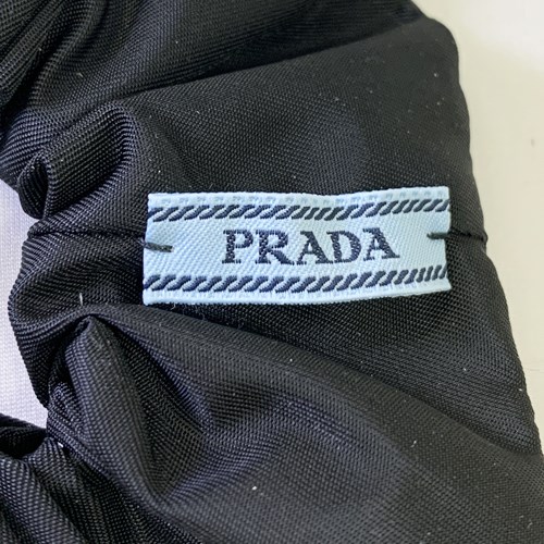 【即発】PRADA Re Nylon シュシュ 1IF0152DMI 即発】PRADA Re Nylon シュシュ 1IF0152DMI (PRADA/ヘア