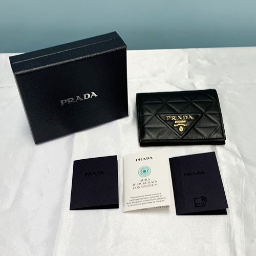 【即発】PRADA 小銭入れ付き折り財布 1MV2042CLU 即発】PRADA 小銭入れ付き折り財布 1MV2042CLU (PRADA