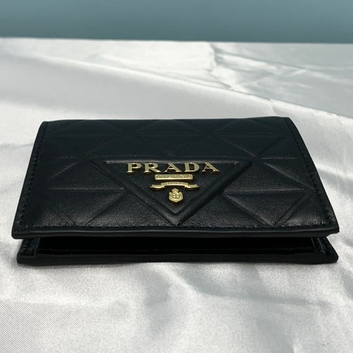 PRADA ブラック　 ミニ財布 プラダ PRADA 財布 三つ折り財布 小銭入れ付き ミニ財布 サフィアーノ