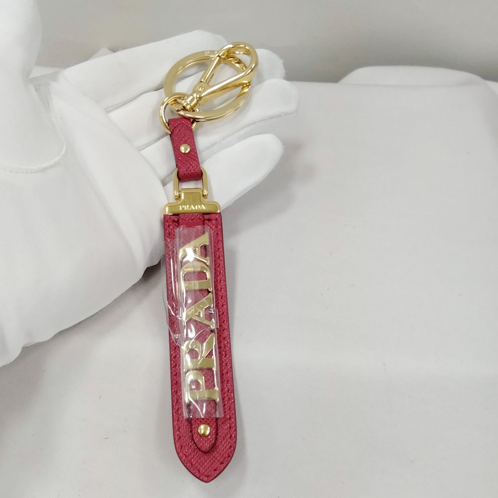 【即発】PRADA サフィアーノ レザー キーリング(1PP067053) 即発】PRADA サフィアーノ レザー キーリング(1PP067053)