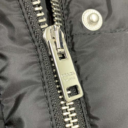 【即発】 PRADA フード付きダウンジャケット 29X544Q04 PRADA プラダ アウター ブルゾン フード付き ダウンジャケット
