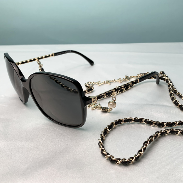 ワンピなど最旬ア！ 訳あり格安】CHANEL チェーン付きブラウンレンズ サングラス 小物