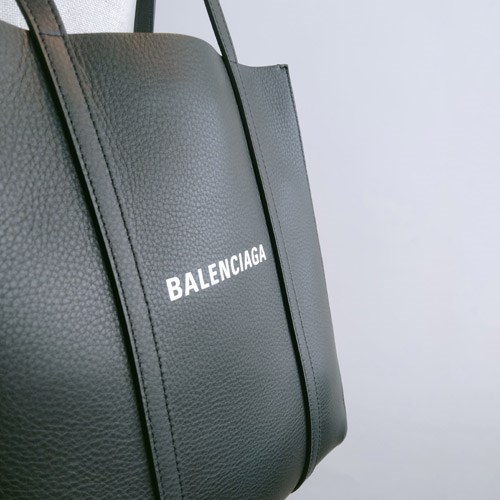 【訳あり】BALENCIAGA エブリデイロゴトート XS 551810D6W2N 訳あり】BALENCIAGA エブリデイロゴトート XS 551810D6W2N
