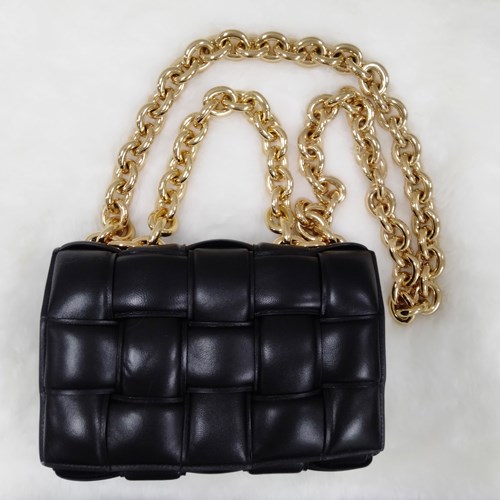 BOTTEGA VENETA ボッテガ ショルダーバッグ ポシェット 品薄