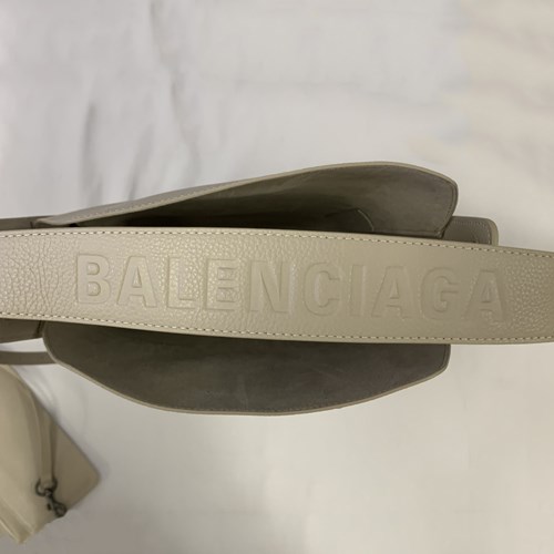 ●送料込●BALENCIAGA●TOOL 2.0 スモールトートバッグ 01 | BALENCIAGAから新作バッグ「TOOL 2.0」が到着 | SPUR