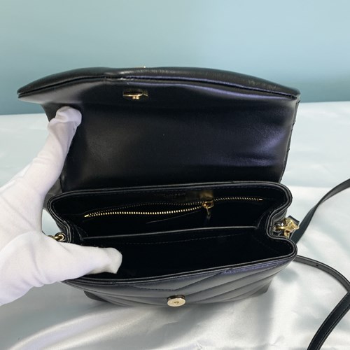 Yves Saint Laurent サンローラン ショルダーバッグ ルル Yves Saint Laurent サンローラン ショルダーバッグ ルル
