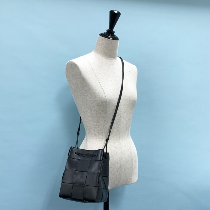 BOTTEGA VENETA ボッテガヴェネタ クロスボディバッグ/バケット