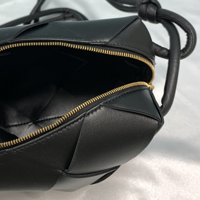 BOTTEGA VENETA（ボッテガ・ヴェネタ） ショルダーバッグ ミニ