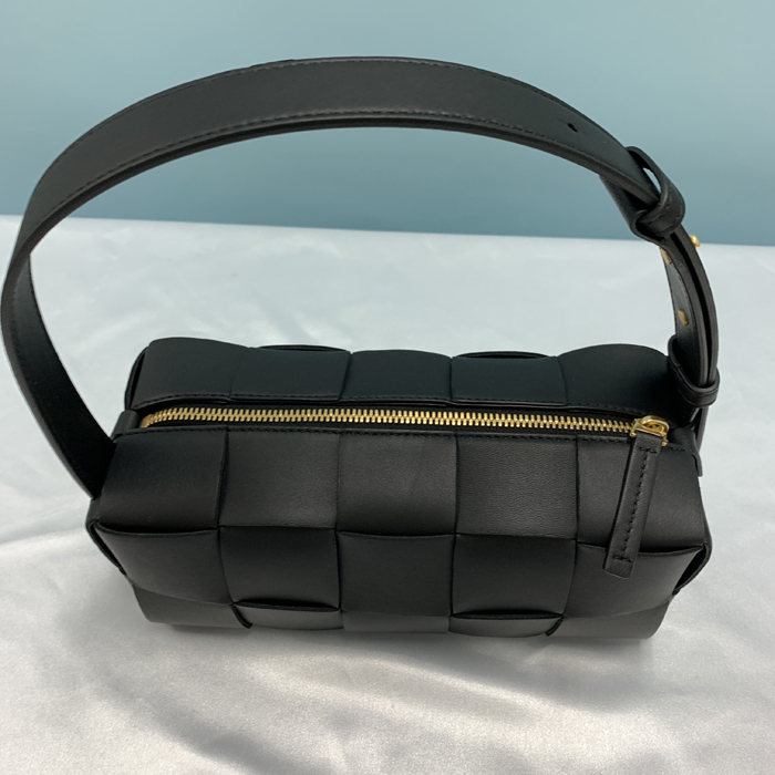 BOTTEGA VENETA（ボッテガ・ヴェネタ） ハンドバッグ SMALL BRICK 