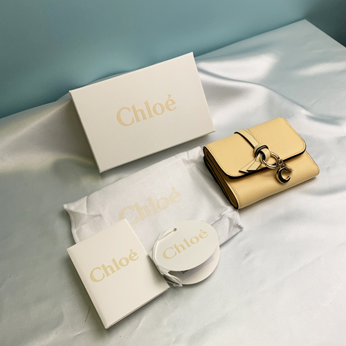 Chloe（クロエ） 【爆買】【訳あり】クロエ 財布 三つ折り ALPHABET
