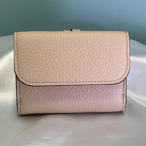 Chloé ♡センス♡二つ折り財布♡ ミスティラベンダー♡ Chloe（クロエ） 折りたたみ財布 CHC21WP946F57 レザー ミニ ギフト