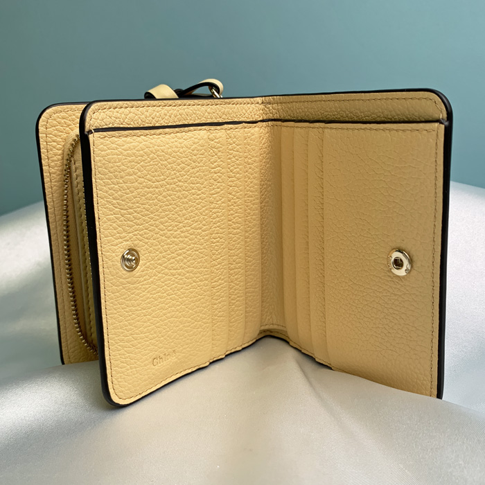 Chloe（クロエ） 二つ折り財布 CHC22WP765F57 ピンク レザー ギフト