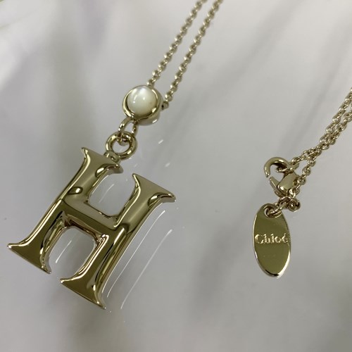 Chloe（クロエ） 天然石 alphabet ペンダント ネックレス レディース