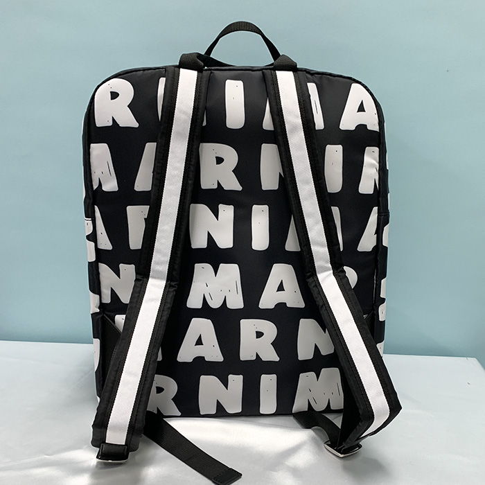 MARNI マルニ バッグ リュック マキシロゴ入りバックパック