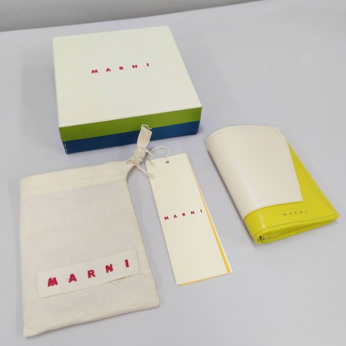 MARNI マルニ 折りたたみ財布 二つ折り バイカラー サフィアーノ