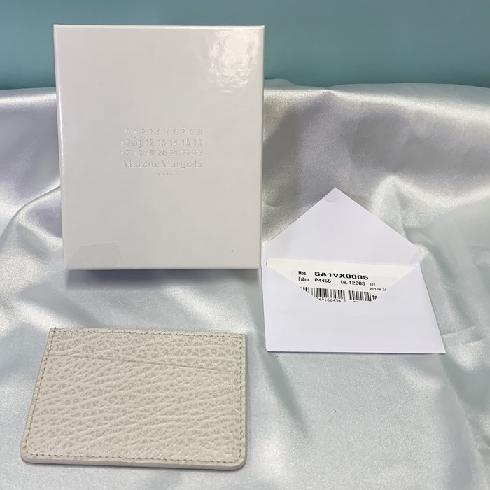 【爆買】MAISON MARGIELA メゾンマルジェラ カードケース 名刺入れ レザー カードホルダー レディース メンズ ４ステッチ SA1VX0005 P4455の画像