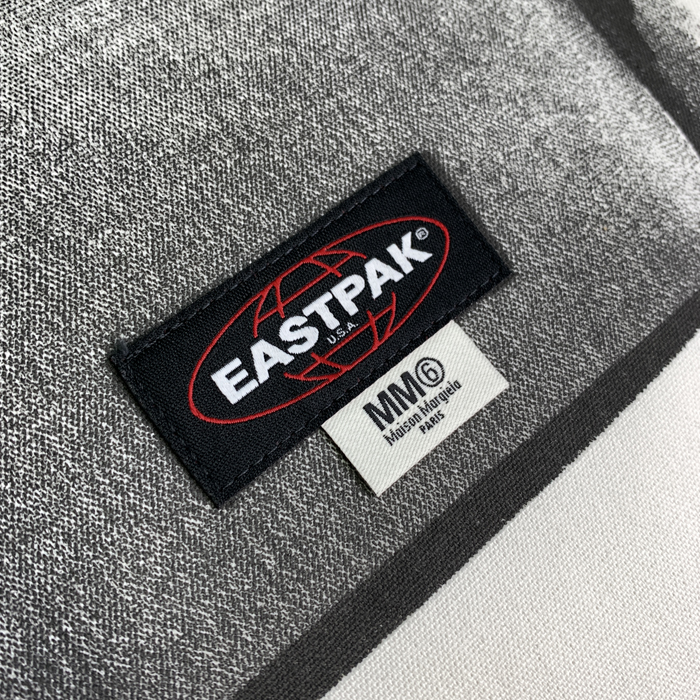 【母の日】MM6 エムエムシックスメゾン マルジェラ MM６ x Eastpak ポスターバッグ バックパック SB6WA0002_P4662 MM6 MAISON MARGIELA_9