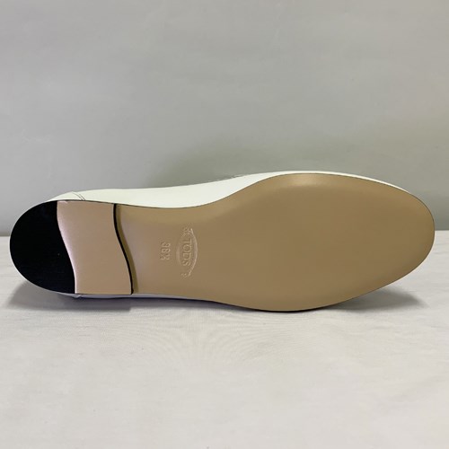 【爆買】トッズ 靴 ケイト レザー ローファー レデ ィース ブラック ホワイト XXW79A0DD00NF5 XXW79A0DD00MID TOD’Sの画像