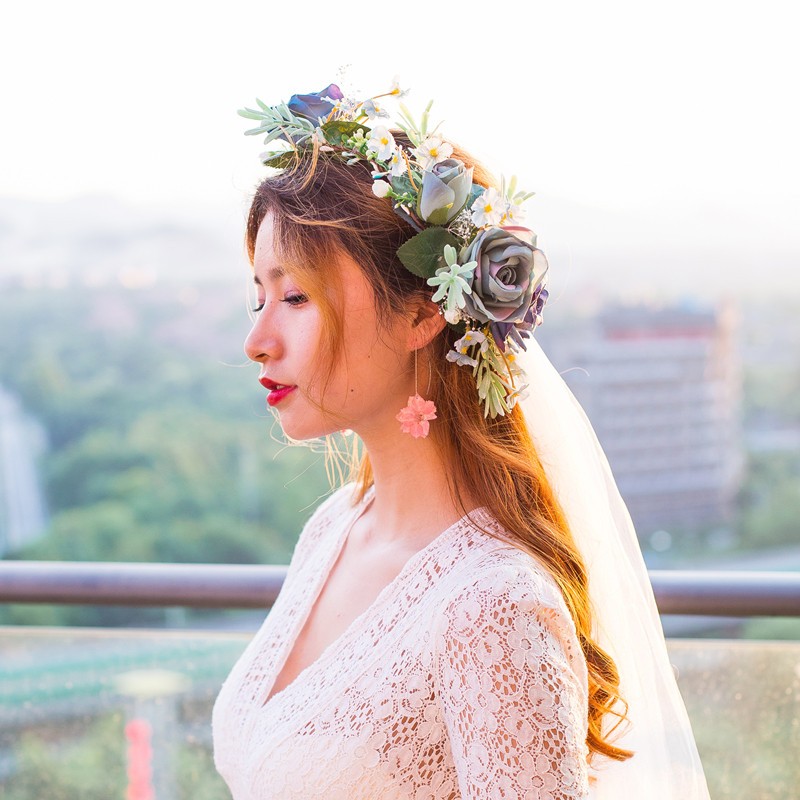 上質で快適 美品 おまけ付 高級造花の花かんむり ヘッドドレス ウェディング花冠 ヘアバンド カチューシャ