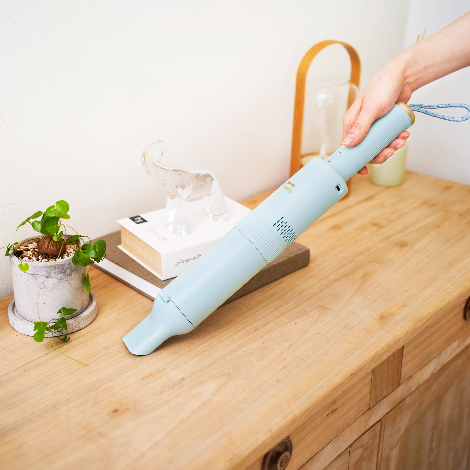 BRUNO ブルーノ 掃除機 スティッククリーナー スリム BOE124-PBL Amazon | BRUNO ブルーノ 掃除機 スティッククリーナー 軽量