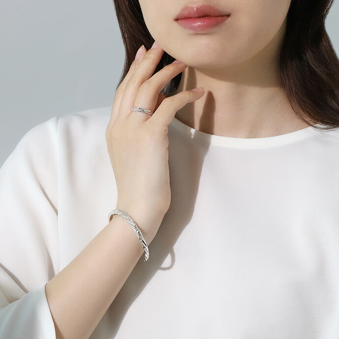 Binich ねじれデザイン ブレスレット 槌目模様 ツイスト