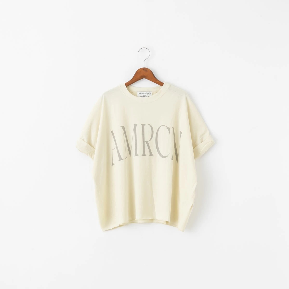美品　アパルトモン別注 AMERICANA ロールアップTシャツ ナチュラル AMERICANA（アメリカーナ） クロップド ワイド ロールアップ ロゴ T