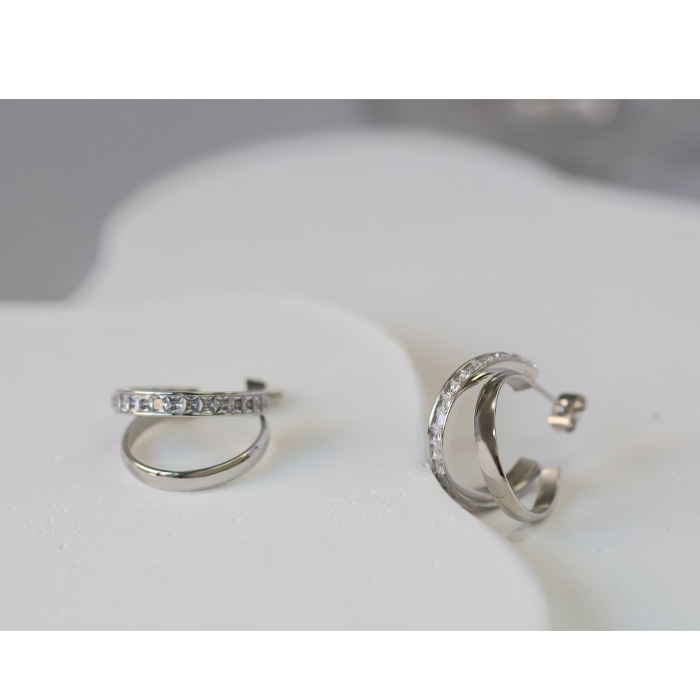 BLUE LEAF（ブルーリーフ） ピアス 2連 ダブルフープ CZダイヤ ライン