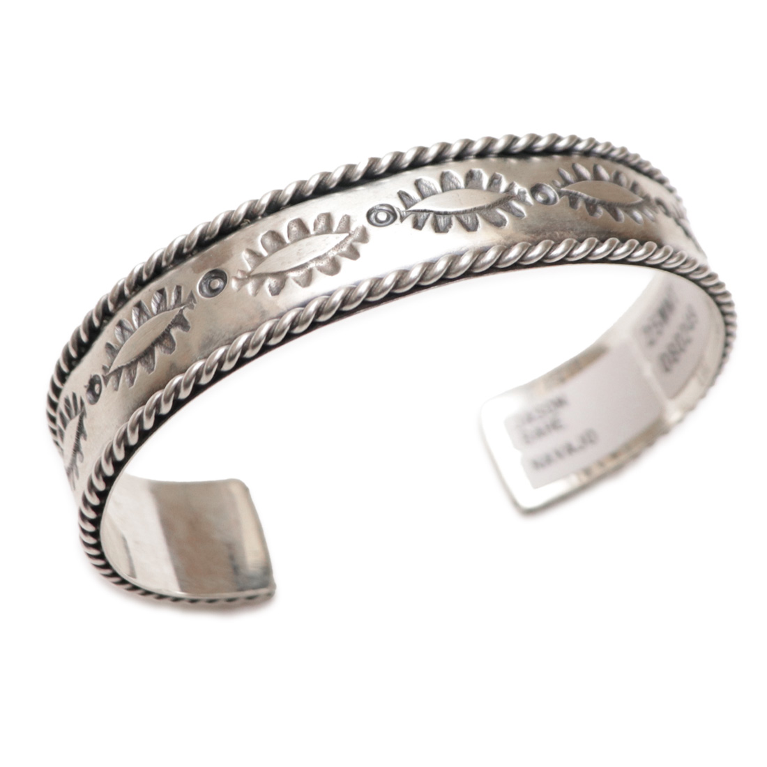 ジェイソン・バヘ【Jason Bahe】NAVAJO 080249 バングル シルバーアクセサリー インディアンジュエリー ナバホ族 ユニセックス アクセサリー ギフト |  | 01