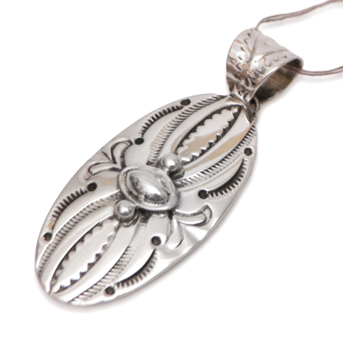 ジェネバラモーン【Geneva Ramone】NAVAJO 110118 シルバーアクセサリー インディアンジュエリー ペンダント ナバホ族 ユニセックス トップのみ ギフトの画像