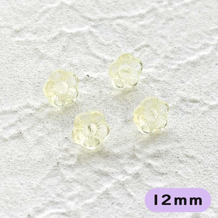 花びら型ガラスビーズ　12mm　ライトイエロー