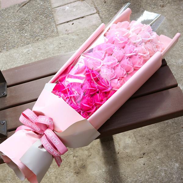 還暦祝い 女性 花 石鹸で作られた60輪の枯れないバラのプレゼント 赤とピンクの薔薇 メッセージカード付き ソープフラワー 花束 シャボンフラワー 赤いもの｜bondsconnect｜03