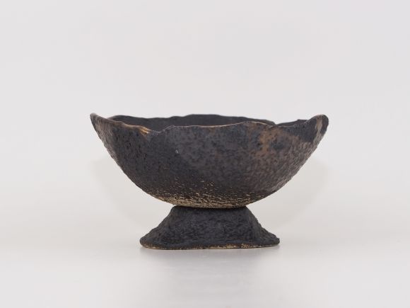 万古焼 黒金 4.5号 丸台付 幅13.5cm&times;高さ7cm