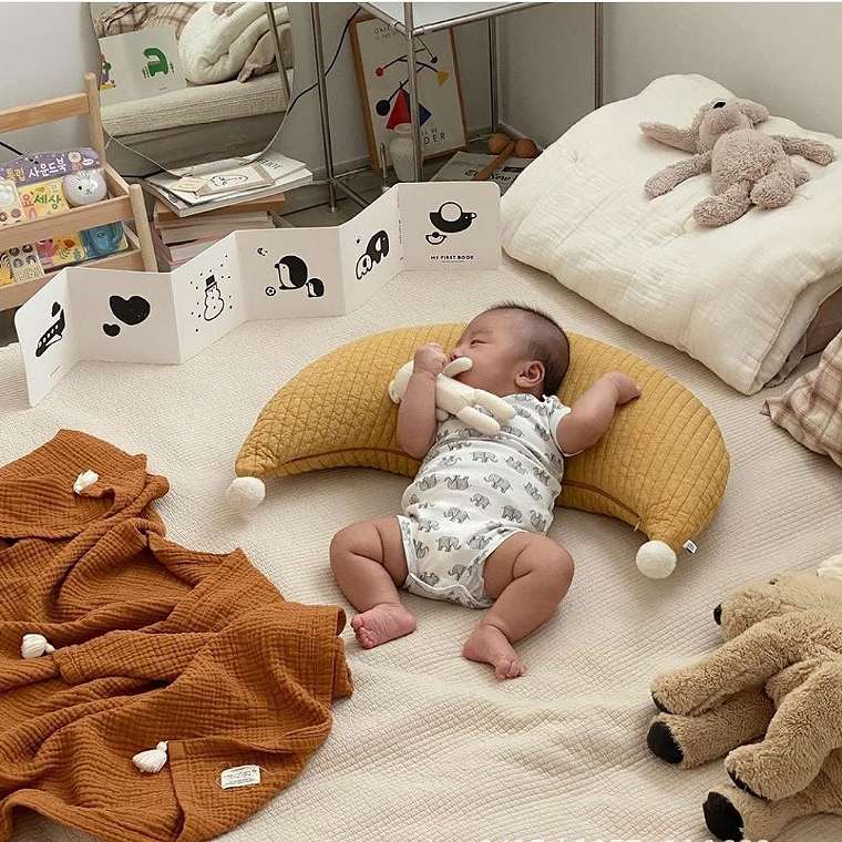月型 枕 ベビー 赤ちゃん 抱き枕 マルチクッション クッション 横向き 