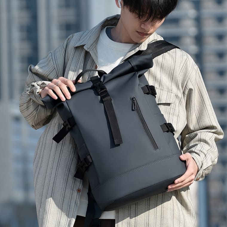 ロールトップ リュック バックパック 大容量 15インチ PC収納 防水 撥
