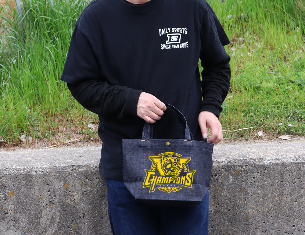 2025阪神タイガース・リーグ優勝記念ロゴ・デニムミニトートバッグ