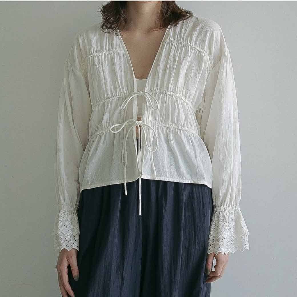ànuke online store（アンヌーク） / Vneck Lace BlouseVneck