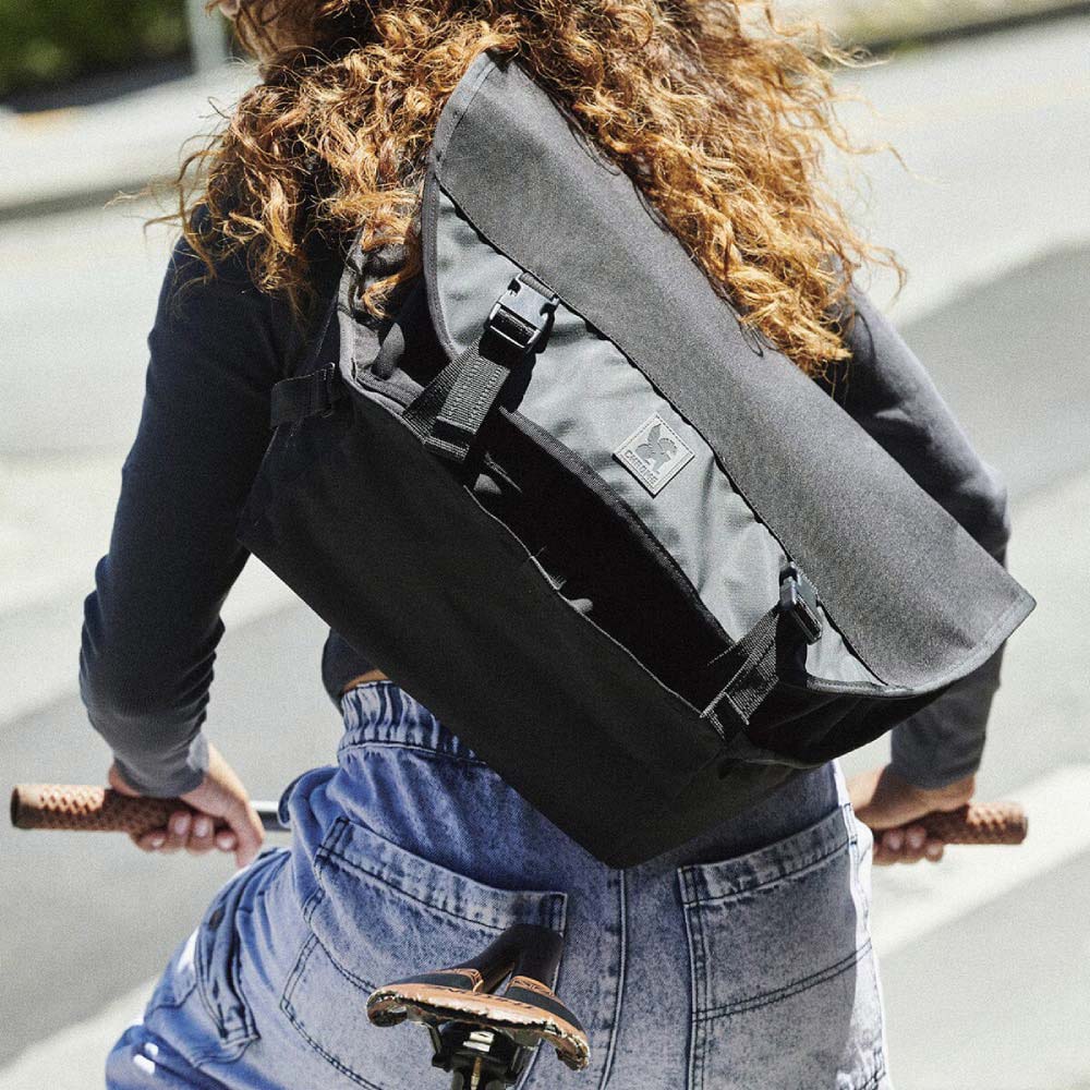 美品　CHROME シチズン　デジカモ メッセンジャー　MADE IN USA Citizen 24L Messenger