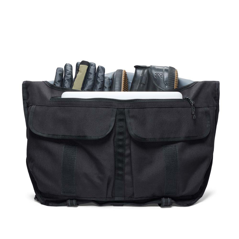 最旬トレンドパンツ CHROME バッグ SAGE MESSENGER メッセンジャー 24L CTZ クローム アクセサリー