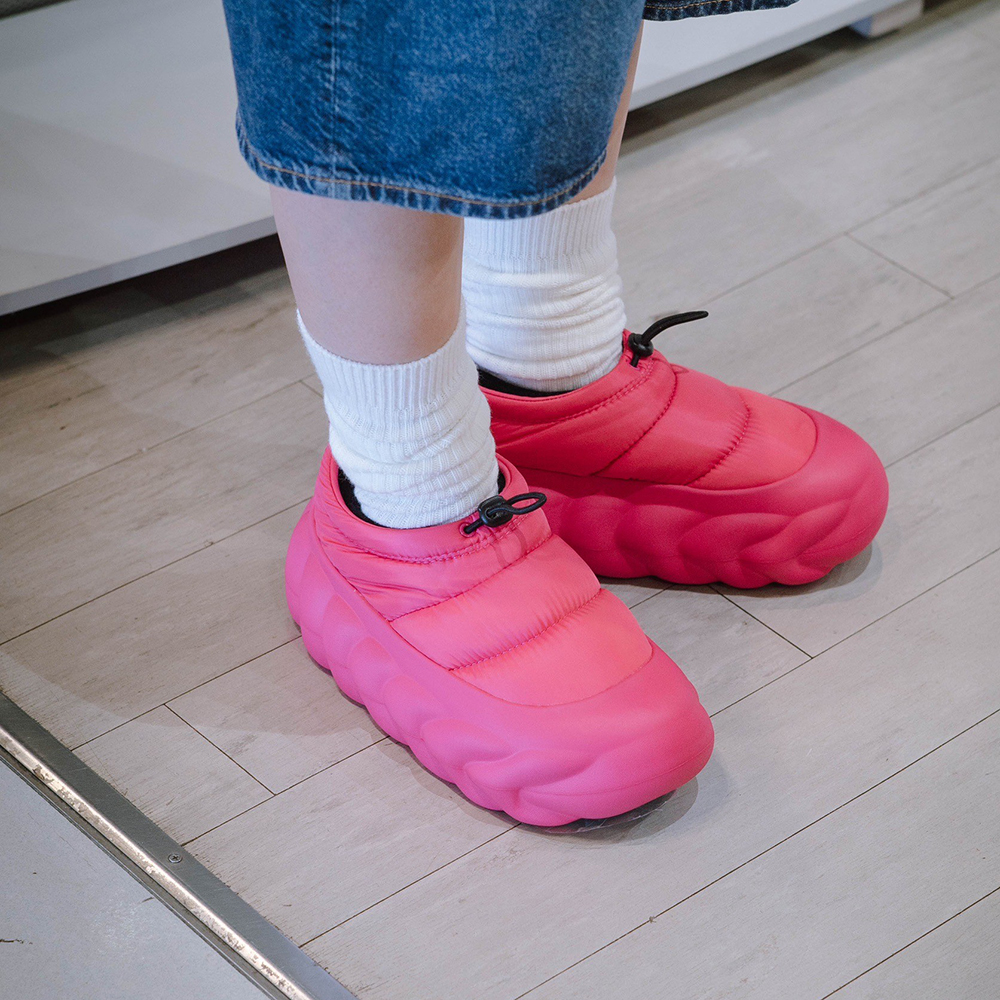 クロックス ピンク 厚底 オーバーパフショーティー 楽天市場】【プライスダウン】 CROCS OVERPUFF SHORTY